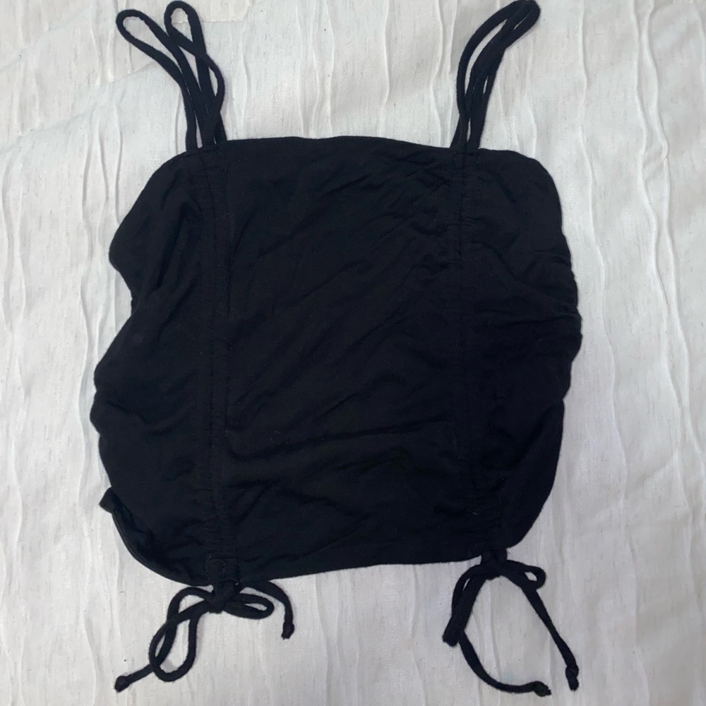 SCRUNCHED BLACK CROP TOP // Size: Medium // Color: Black